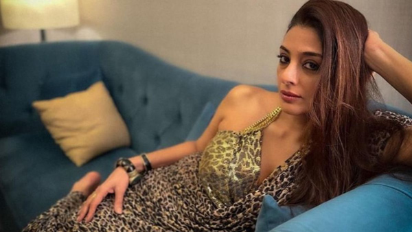Tollywood Senior Heroine Tabu Mesmerizing Pics Goes Viral