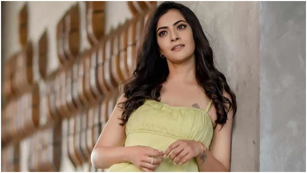 Actress Varalaxmi Sarathkumar Shares Cute Photo In Instagram