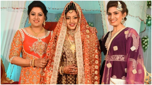 Reason behind Actres Sana Shanoor Daughter Marriage divorce What happened you know