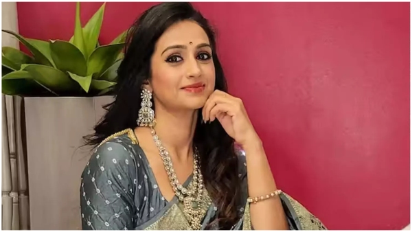 Heroine Laya Reveal Secrets Behind She Begging in Roads of America Check Details