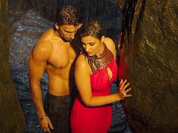 Parineeti Chopra revealed how Ranveer Singh sat with her without pants