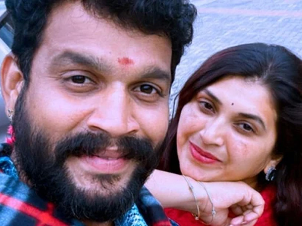 Do You Know Who Is The Husband of Trinayani Serial Actor Pavitra Jayaram Check Detials Do You Know Who Is The Husband of Trinayani Serial Actor Pavitra Jayaram Check Detials