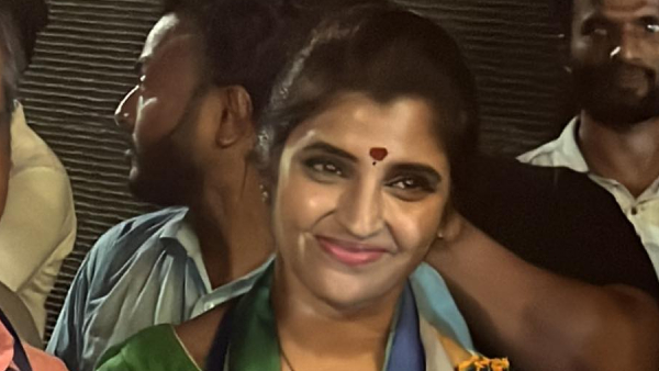 netizens trolls anchor syamala over her comments on janasena chief pawan kalyan