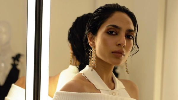 Tollywood Cute Beauty Sobhita Dhulipala Stunning Look Photos Goes Viral