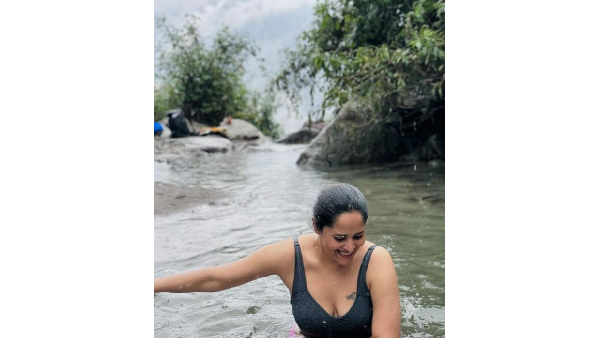 Pushpa 2 Actress Anasuya Bharadwaj Swimming Photos Goes Viral