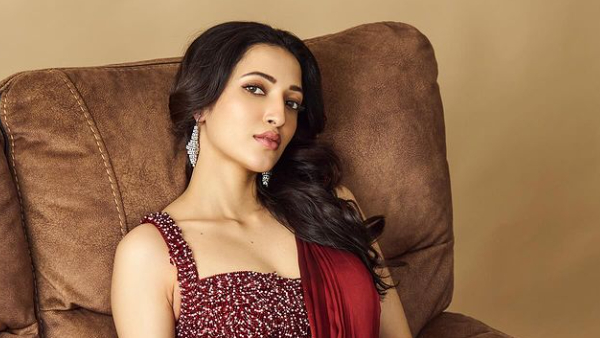 Dj tillu beauty radhika aka Neha Shetty childhood photo viral Dj tillu beauty radhika aka Neha Shetty childhood photo viral