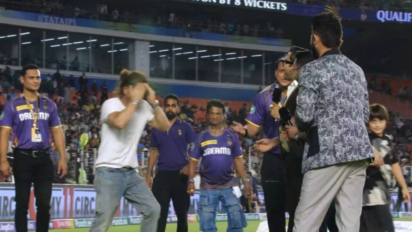 Shah Rukh Khan rendered apology to Suresh Raina Parthiv Patel at IPL Play off Match