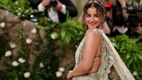 Alia bhatt in saree looks gorgeous at Met Gala 2024 Event