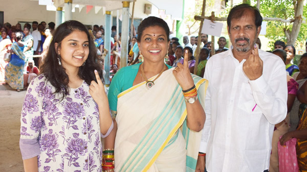 Actress YSRCP leder Roja alleges own party leaders against for her Defeat in Nagari Constituency