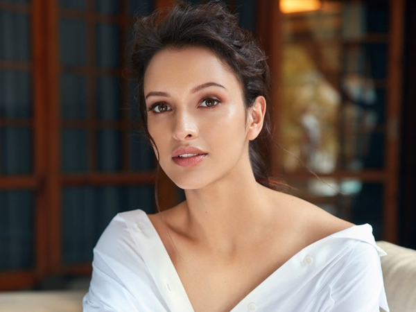 After ANIMAL Success Tripti Dimri Roped-In For A Spicy Item Number In Pushpa 2 With Allu Arjun