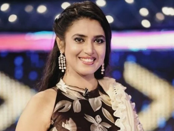 Intinti Gruhalakshmi Fame Kasthuri Shankar Looks Stunning In Latest Photos Intinti Gruhalakshmi Fame Kasthuri Shankar Looks Stunning In Latest Photos