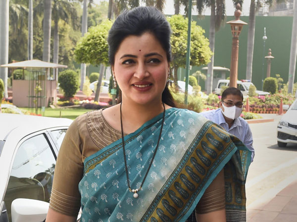 actress turned politician navneet kaur rana gets trolling on jai shri ram slogan