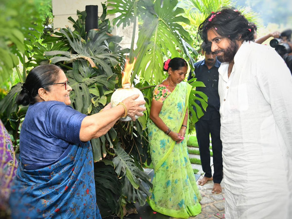 Pawan Kalyan gets grand welcome by Ram Charan Chiranjeevi and mega family after Pithapuram Winning Pawan Kalyan gets grand welcome by Ram Charan Chiranjeevi and mega family after Pithapuram Winning