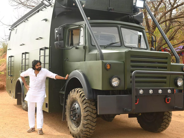 Pawan kalyan fully received blessings of Varahi Ammavaru and Kondagattu anjanna Pawan kalyan fully received blessings of Varahi Ammavaru and Kondagattu anjanna