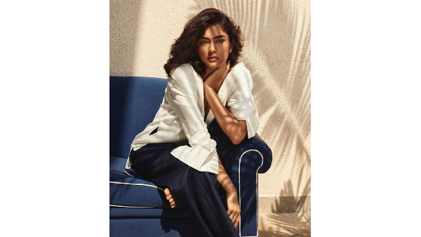 Family Star Fame Mrunal Thakur Latest Sizzling Pics Viral Family Star Fame Mrunal Thakur Latest Sizzling Pics Viral