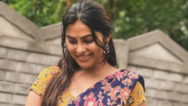 Bigg Boss Beauty And Tollywood Actress Divi Vadthya Smoky Look Photos Goes Viral