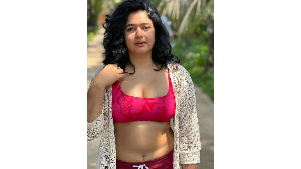 Senior Heroine Poonam Bajwa Latest Beautiful Looking Photos Viral