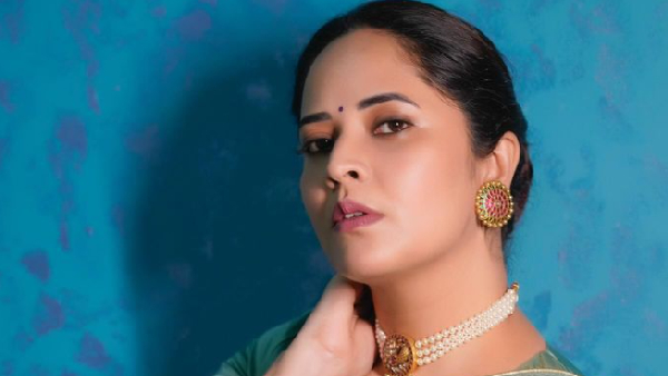 Anasuya supports herself on she exposing in small screen show Anasuya supports herself on she exposing in small screen show