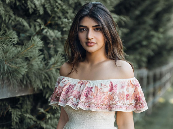 Ustaad Bhagat Singh Heroine Sreeleela Looking Fabulous In Latest Photos