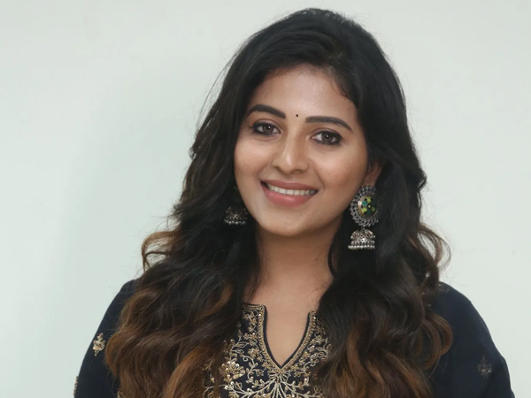 game changer heroine anjali comments on acting in bold scenes