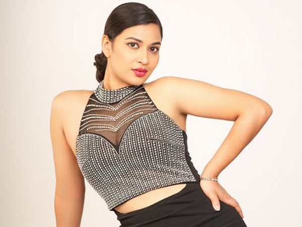 Bigg Boss Fame Inaya Sultana Latest Beach Video Viral In Internet Bigg Boss Fame Inaya Sultana Latest Beach Video Viral In Internet