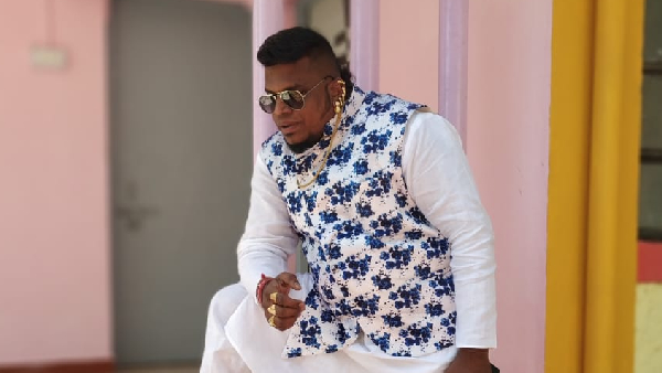 gabbar singh fame sai baba made shocking comments on allu arjun