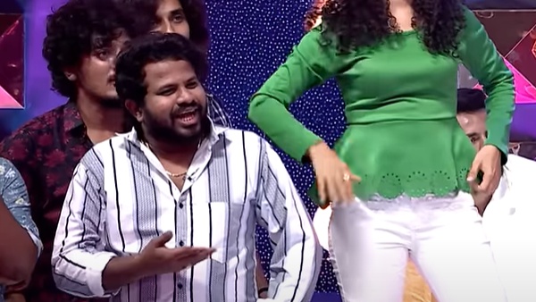 Hyper Aadi Love Proposal Gone Hot Topic In Dhee Celebrity Special Show
