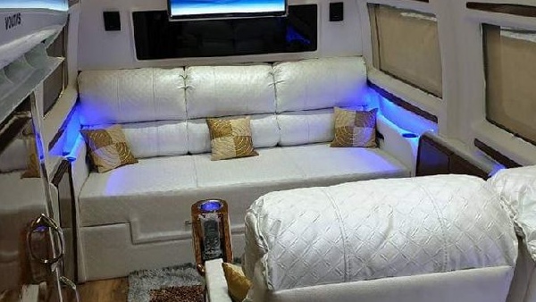 bollywood hero caught by red handedly by his wife while he is with another heroine