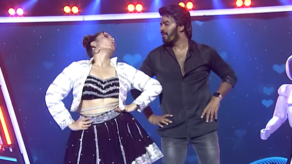 Sudigali Sudheer Funny Comments On Jabardasth Varsha in Sarkaar 4 Show