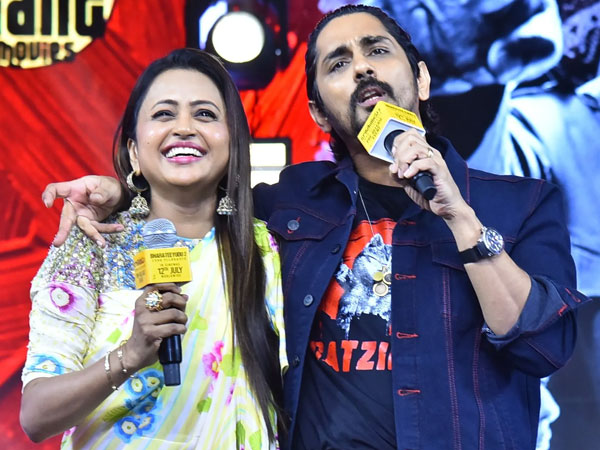 Anchor Suma and Siddharth hugs on Indian 2 pre release event stage goes viral