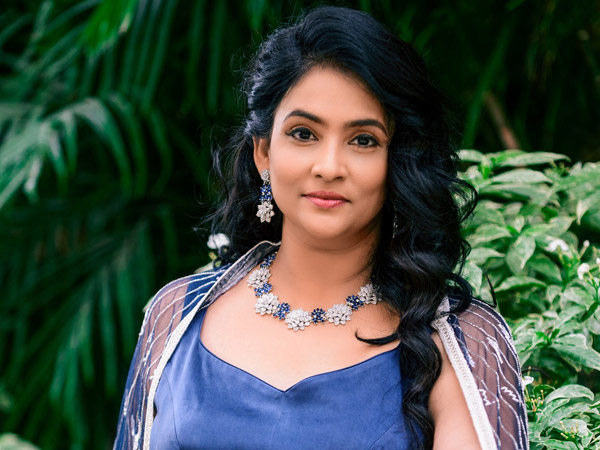 Senior Anchor Gayatri Bhargavi Latest Gorgeous Photos Shakes Internet