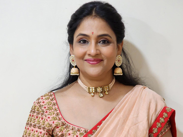 Senior Anchor Gayatri Bhargavi Latest Gorgeous Photos Shakes Internet