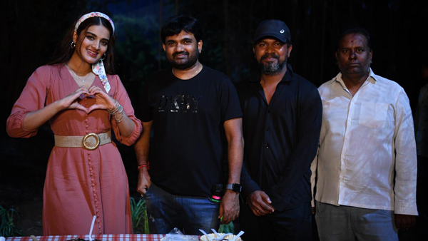 The Raja Saab Heroine Nidhhi Agerwal Good Looking Photo Goes Viral The Raja Saab Heroine Nidhhi Agerwal Good Looking Photo Goes Viral