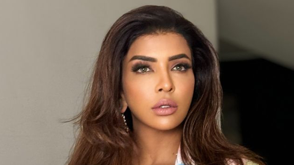 Tollywood Actress Lakshmi Manchu Looking Beautiful In Latest Pics