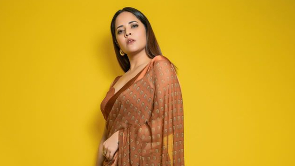 choreographer sekhar master complements to anchor anasuya Bharadwaj at Kiraack Boys vs Khiladi Girls Grand Finale event