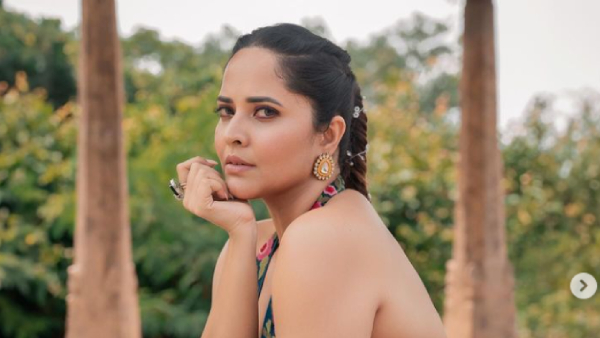 choreographer sekhar master complements to anchor anasuya Bharadwaj at Kiraack Boys vs Khiladi Girls Grand Finale event