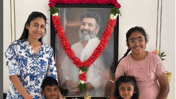 apcc chief ys sharmila celebrates nandamuri taraka ratna s wife alekhya birthday