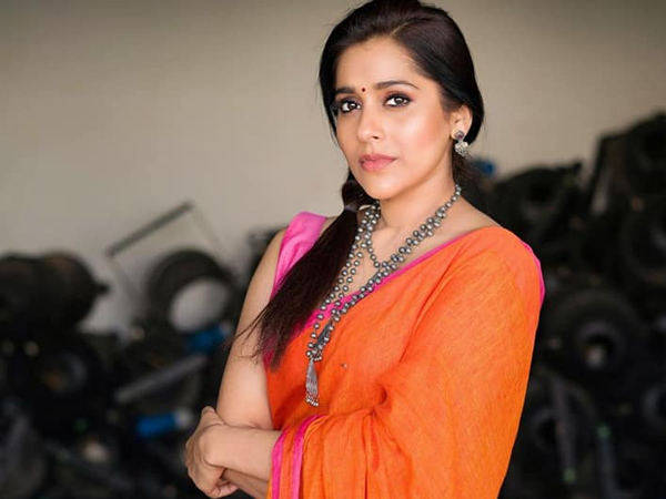 Anchor Rashmi Gautam Shares An Emotional Post About Her Grandfather Death