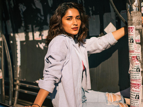 Actress Ruhani Sharma Agra Movie Scenes Viral In Social Media