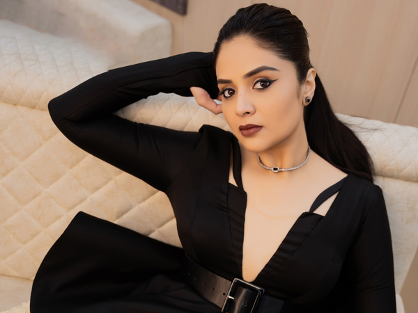 tejaswini gowda made sensational comments on her husband amardeep chowdary at Vinayaka Chavithi special event at Star Maa