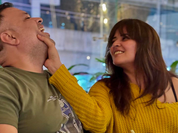 anasuya bharadwaj latest trendy look photos with her husband susank bharadwaj goes viral anasuya bharadwaj latest trendy look photos with her husband susank bharadwaj goes viral