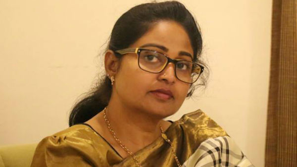 Actress Divya Vani shocking comments on tollywood Heroines Costumes