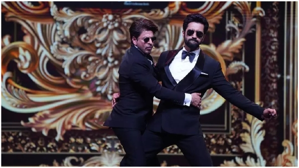 Shah Rukh Khan Vicky Kaushal dance performance to Icon Star Allu Arjun Pushpa Song Oo Antava at IIFA 2024 in Abu Dhabi Shah Rukh Khan Vicky Kaushal dance performance to Icon Star Allu Arjun Pushpa Song Oo Antava at IIFA 2024 in Abu Dhabi