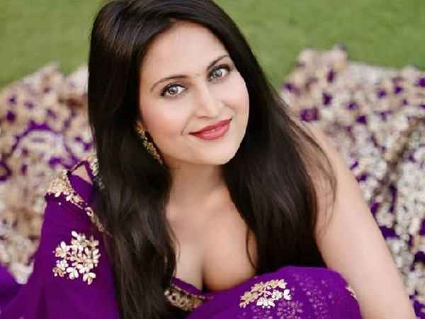 Actress Kadambari jethwani gives her Statement to investigating officer at Vijayawada court