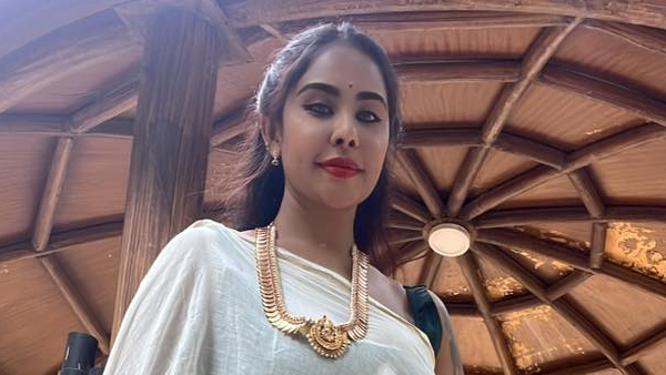 sri reddy shocking post on anchor ycp spokesperson shyamala