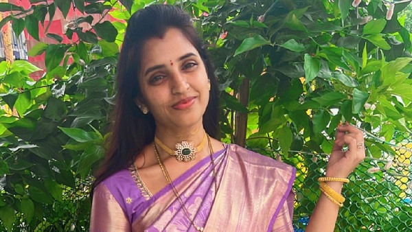 sri reddy shocking post on anchor ycp spokesperson shyamala