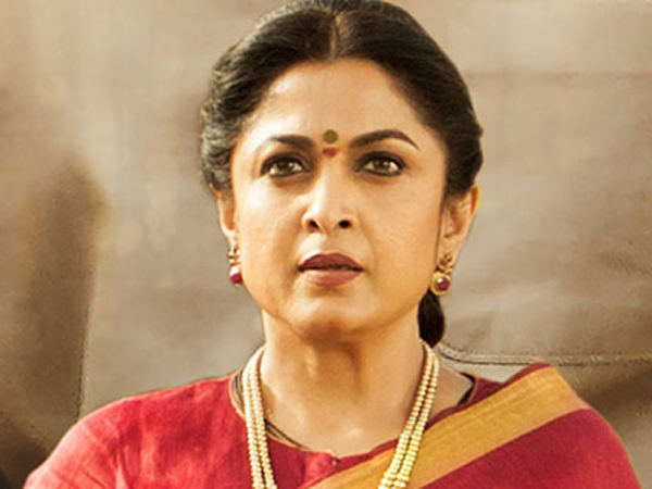 Senior actress ramya Krishnan gets emotional with director sv krishna reddy during aahwanam movie shooting