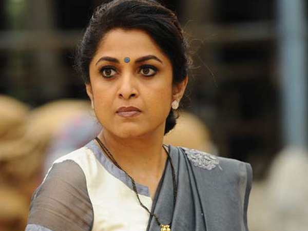 Senior actress ramya Krishnan gets emotional with director sv krishna reddy during aahwanam movie shooting