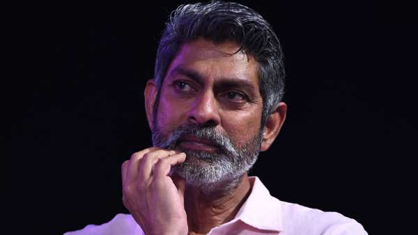 Actor jagapathi babu s video goes viral in social media