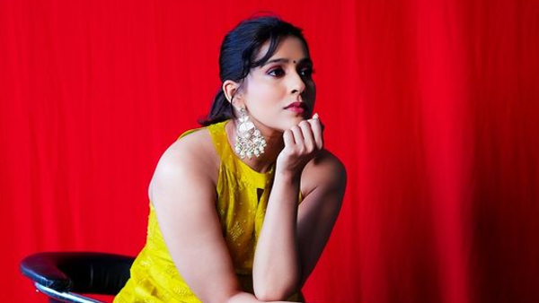 jabardasth fame rashmi gautam mehndi photos goes viral